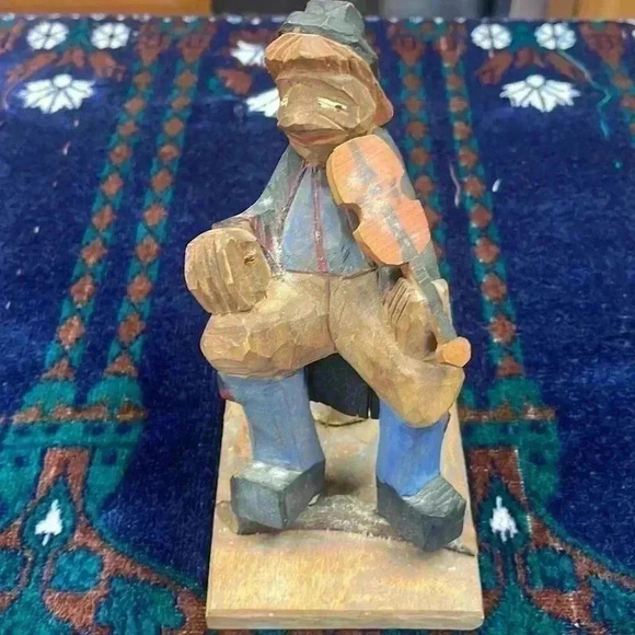 Hand carved vintage, violin player. So cool! - Picture 1 of 10